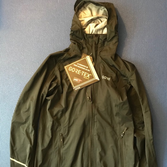 GORE R3 Women’s GORE-TEX Active Windbreaker - Picture 2 of 8